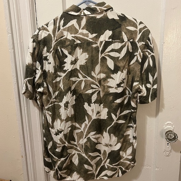 Men’s Short Sleeve Button Up Shirt - Picture 3 of 3